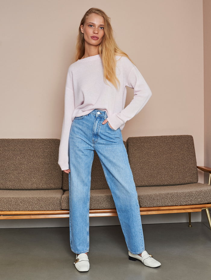 What are straight leg jeans?