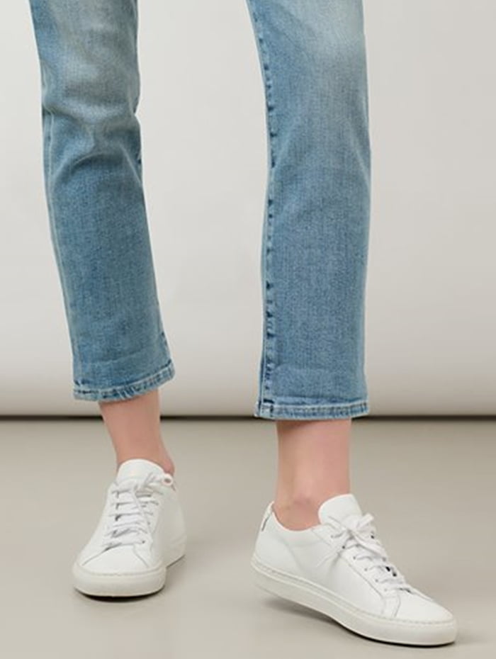 What shoes to wear with straight leg jeans