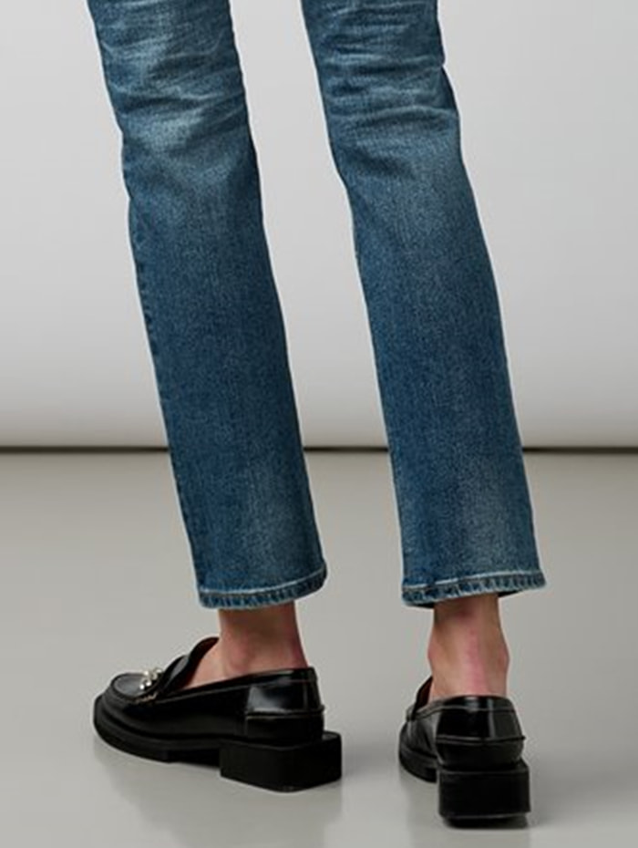 What shoes to wear with straight leg jeans