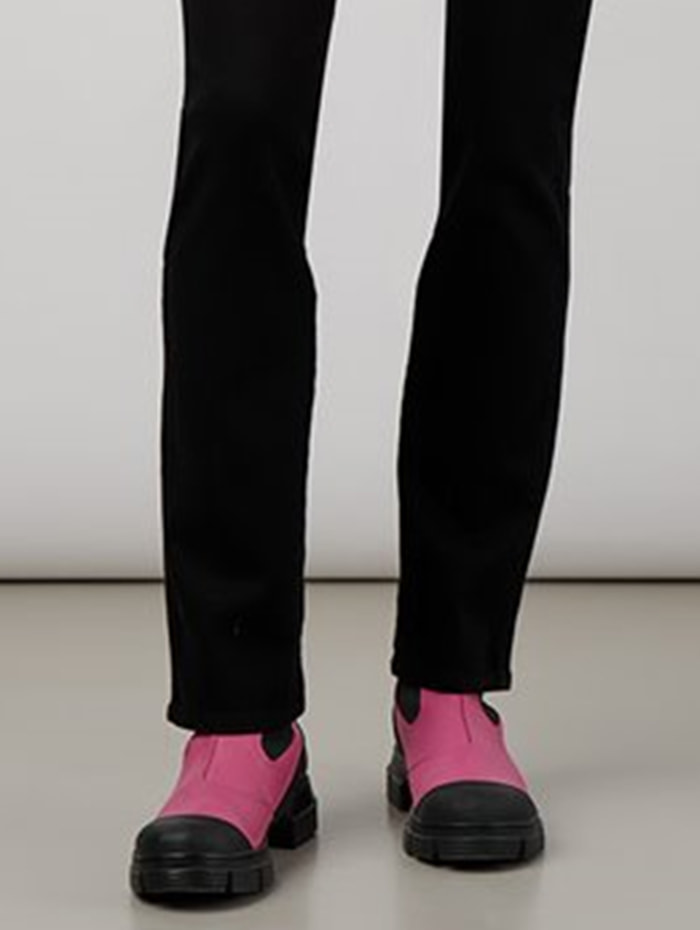 What shoes to wear with straight leg jeans