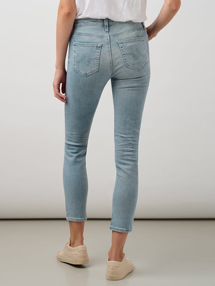 Light-wash denim jeans for women
