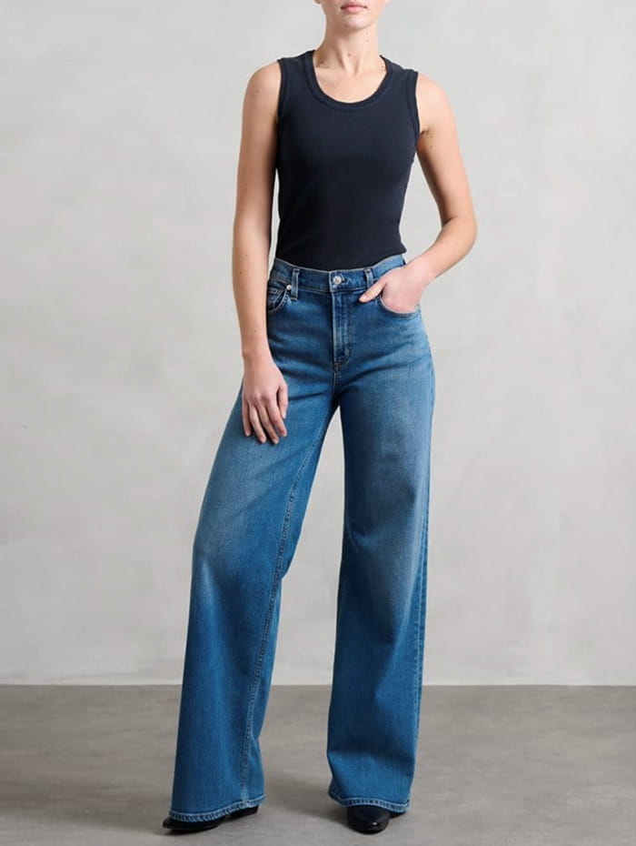 Summer outfits with wide-leg jeans