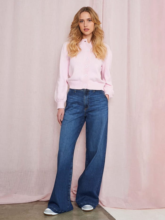 Styling wide-leg jeans in autumn