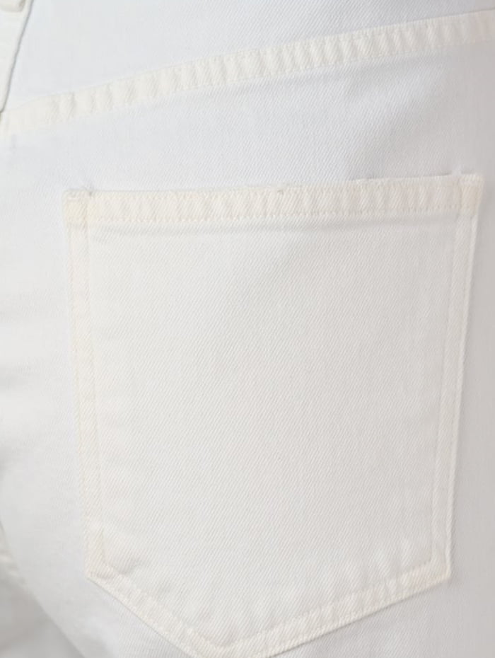 How to Style White Mom Jeans