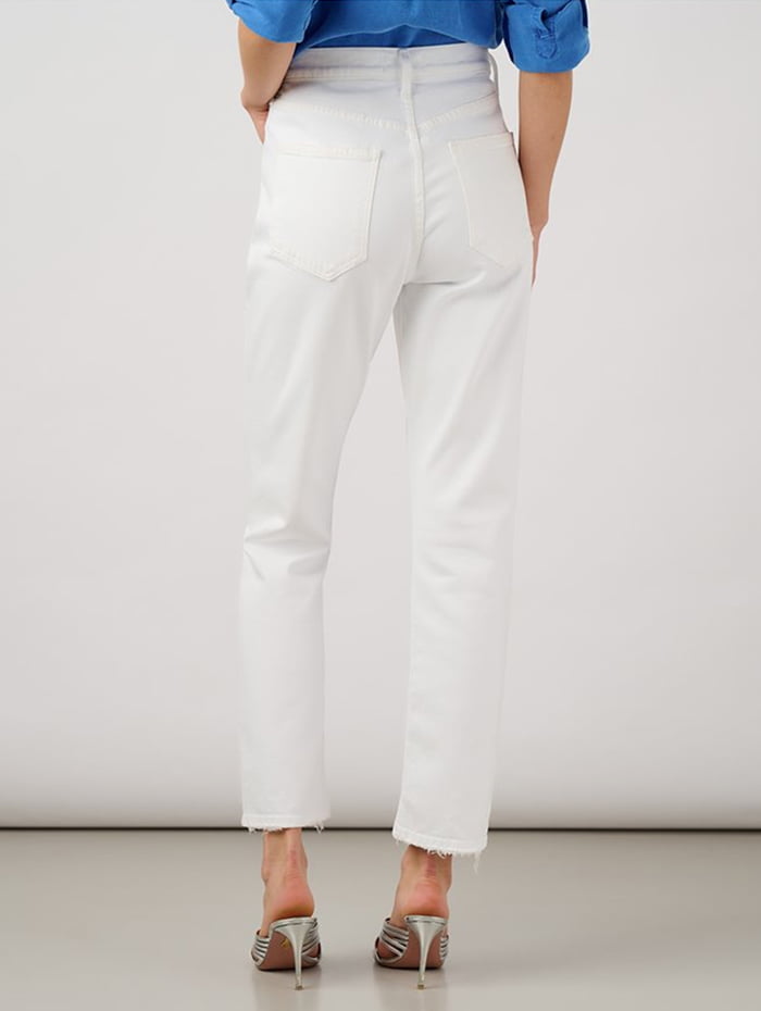 How to Style White Mom Jeans