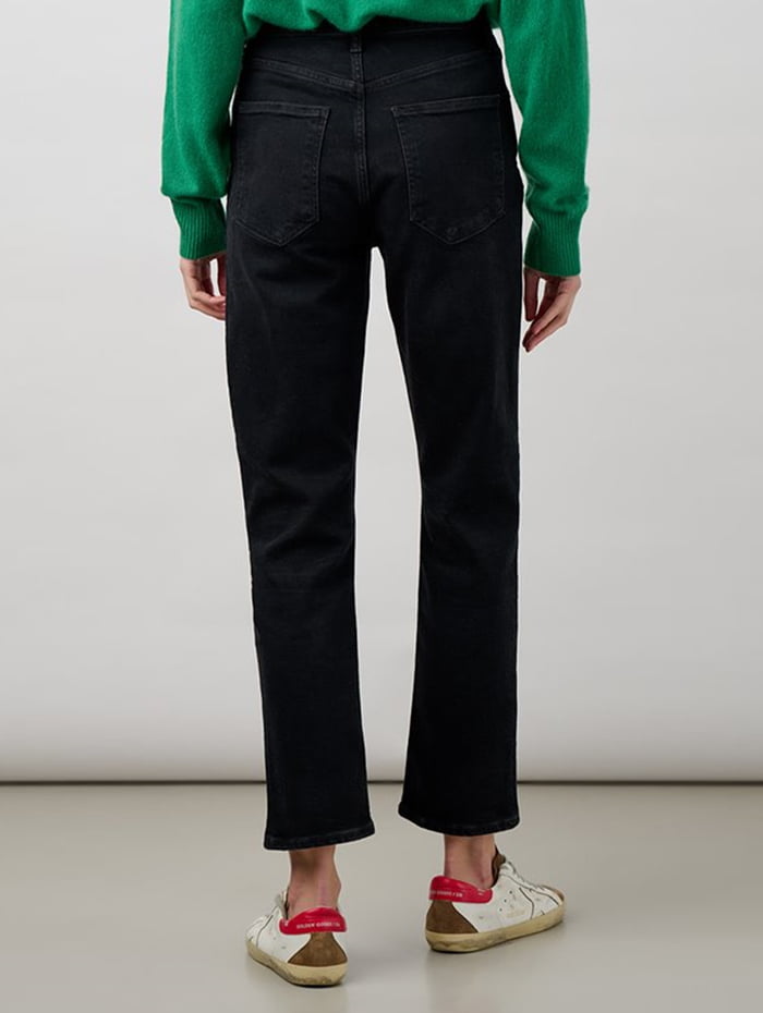 How to Style Black Mom Jeans