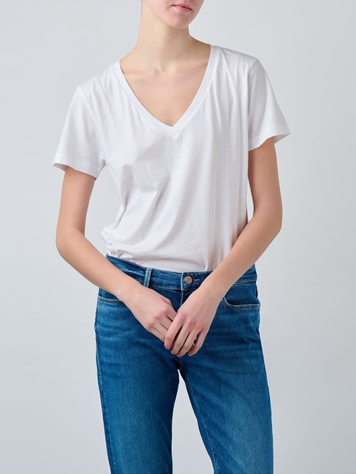 White t-shirt