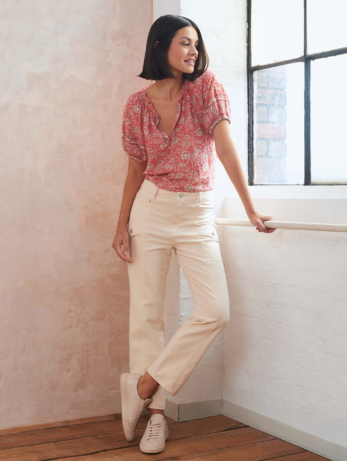 How to style cargos in summer
