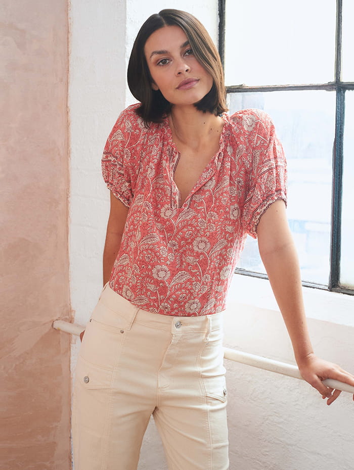 How to style cargos in summer