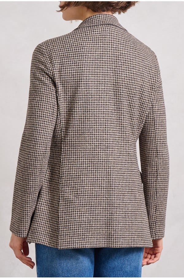 hacking jacket in beige houndstooth