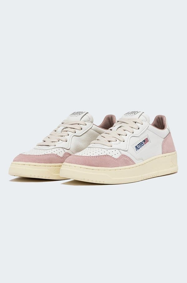 medalist low sneaker in powder