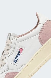 medalist low sneaker in powder