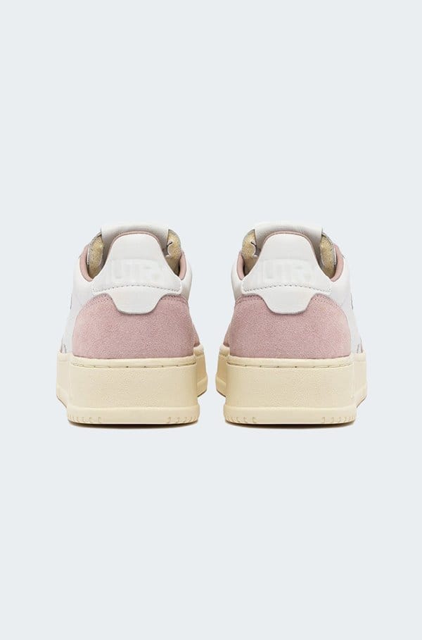 medalist low sneaker in powder