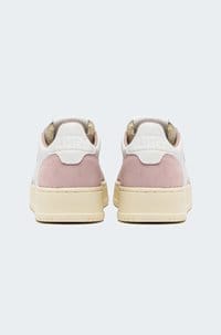 medalist low sneaker in powder