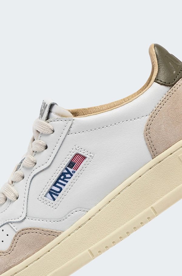 medalist low sneaker in covert green