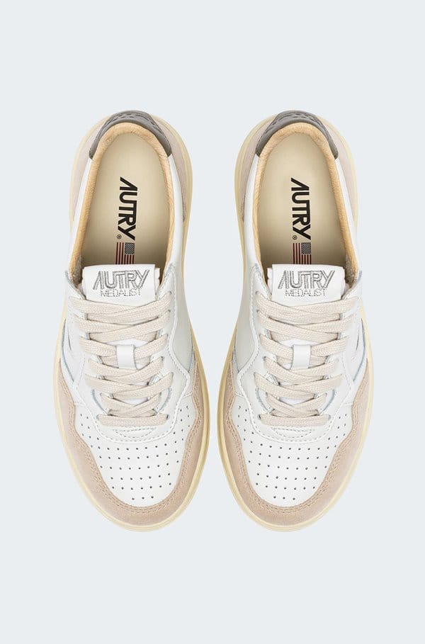 medalist low sneaker in covert green