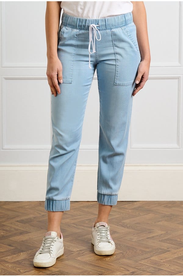 chelsea pocket jogger in malibu mist
