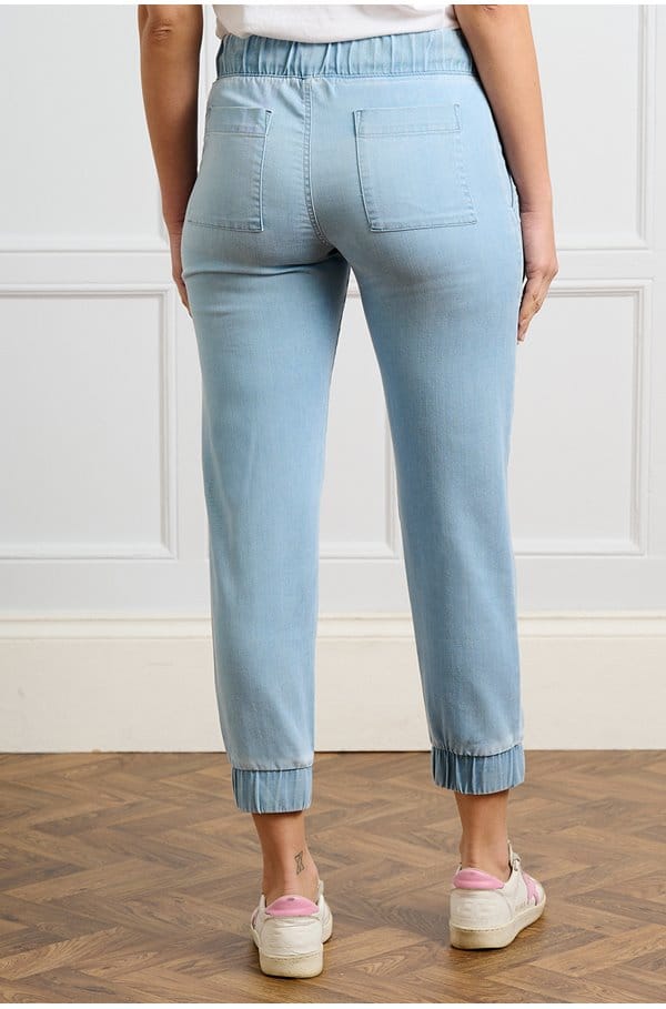 chelsea pocket jogger in malibu mist