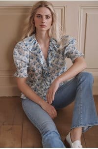 henri top in bleu rosier floral