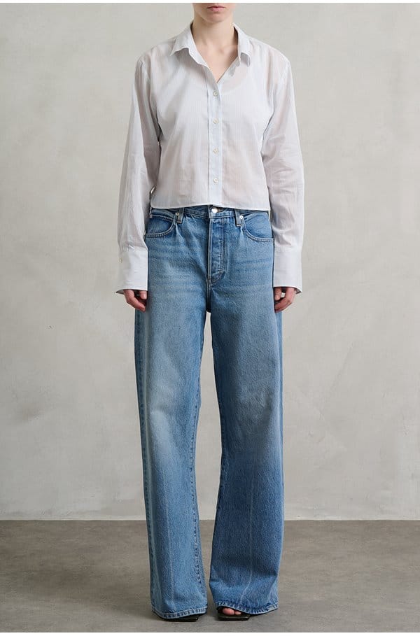 the curved hem shirt in chambray