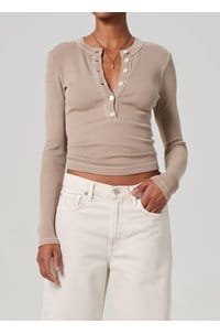 varra henley top in sandatlas