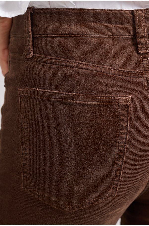 le sleek straight corduroy in bitter chocolate 