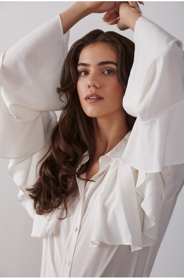 demaris blouse in dove 