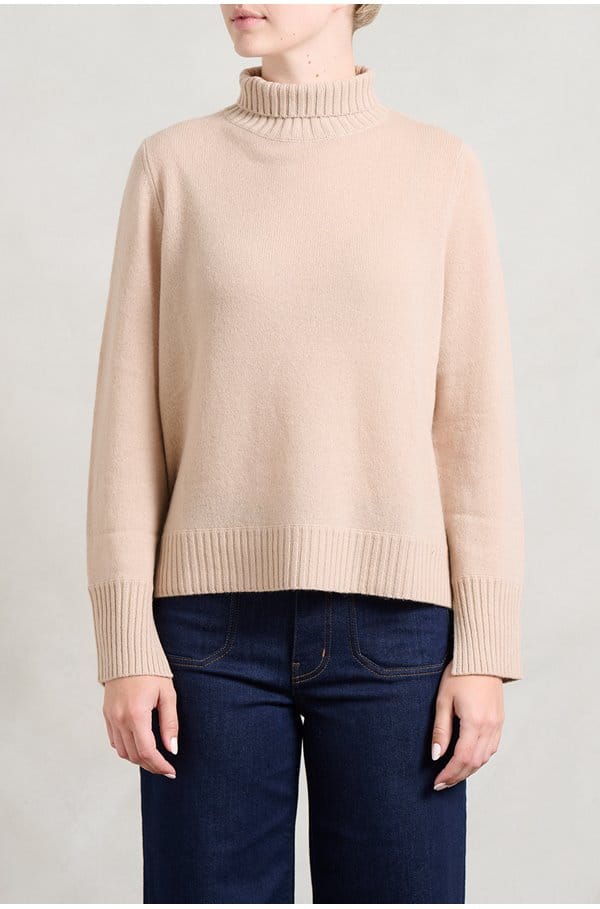 cashmere mock neck sweater in pecan 