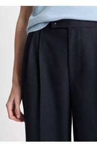 mid rise pleated wide leg trouser in coastal 