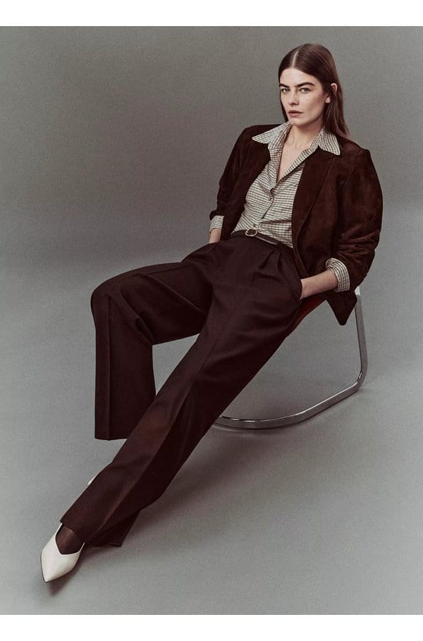 mid rise pleated wide leg trouser in mocha 