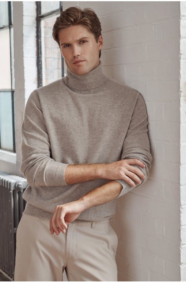 cashmere turtleneck sweater in fresh pepper