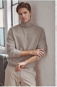 cashmere turtleneck sweater in fresh pepper