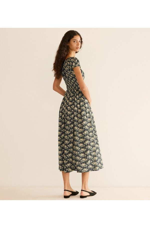 quinley dress in noir rosier floral