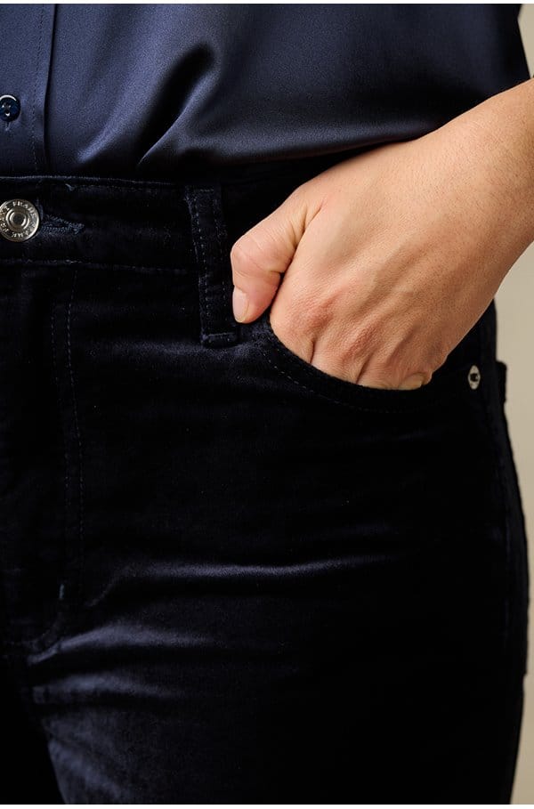 le sleek straight in navy velvet