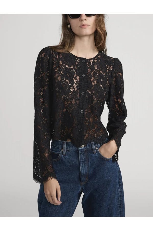 the lace blouse in black