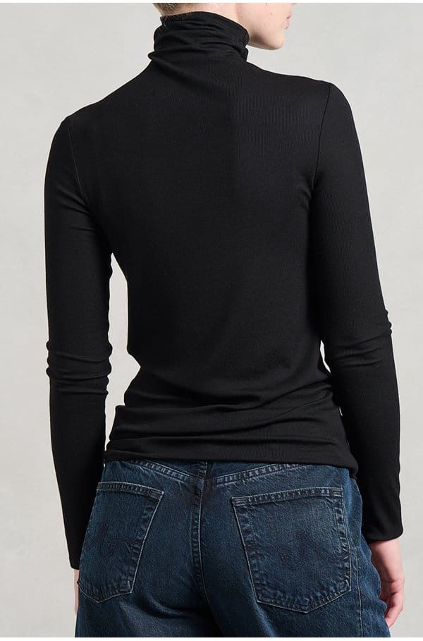 chels turtleneck in super black