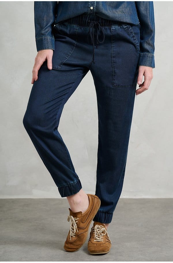 pocket jogger in midnight rinse