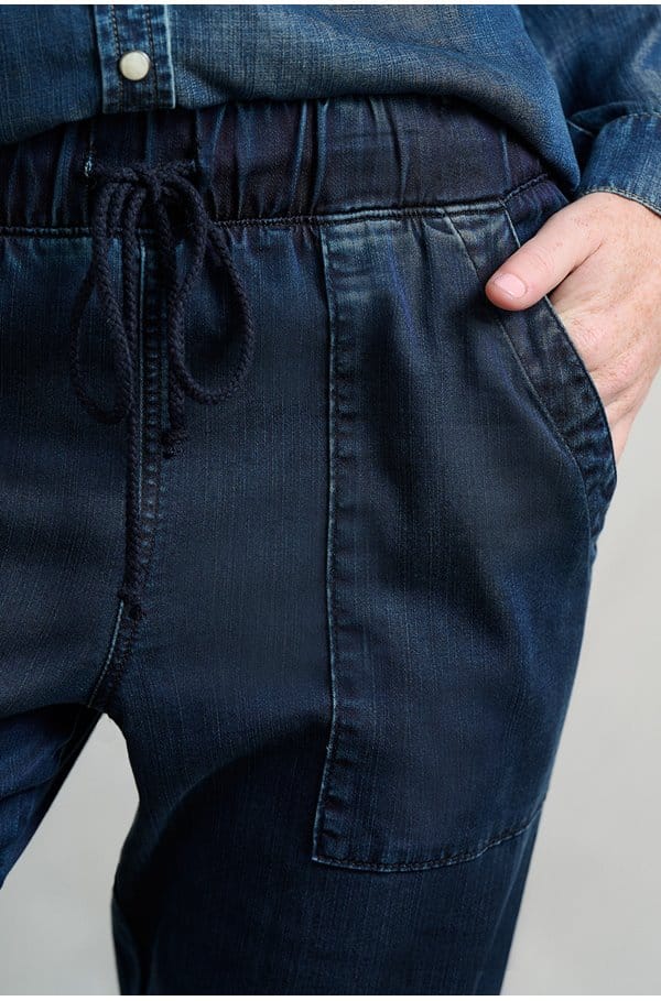 pocket jogger in midnight rinse