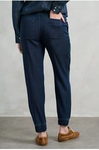 pocket jogger in midnight rinse