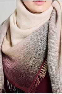 horizon scarf in ecru bordeaux