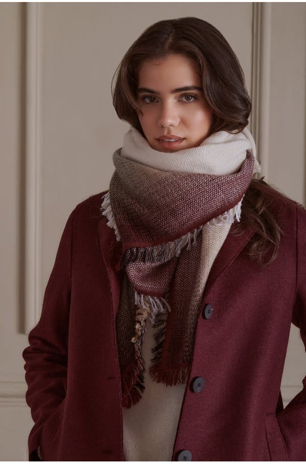 horizon scarf in ecru bordeaux