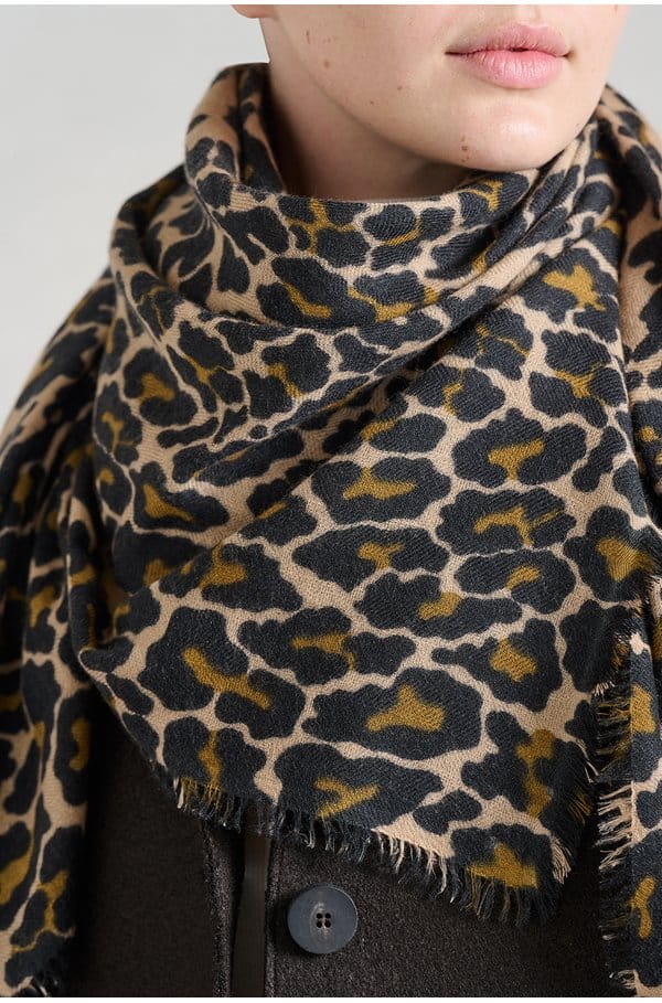 edmond scarf in savane