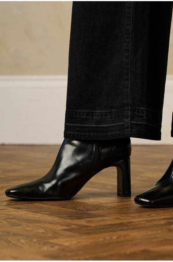 arellia ankle with undone hem in black void 