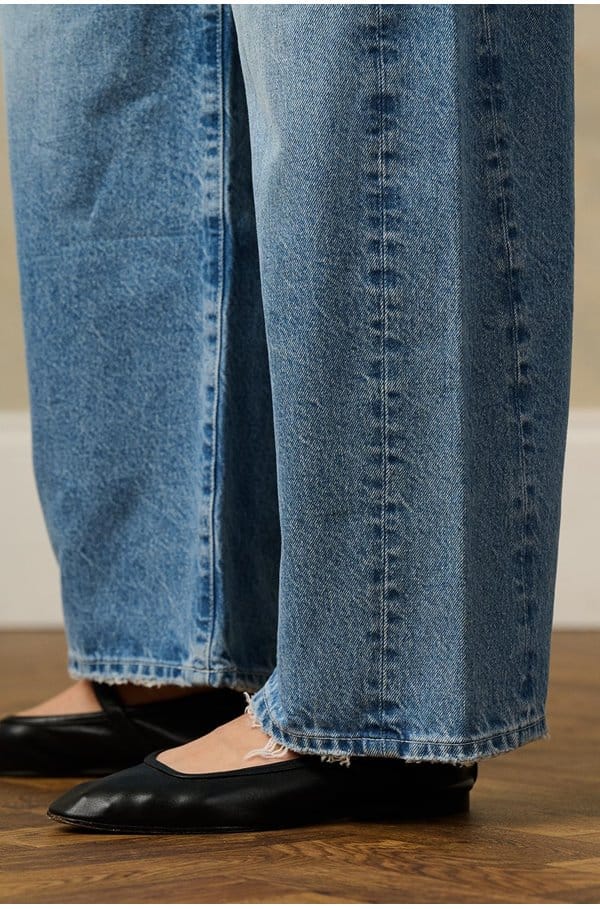 hattie barrel leg in blueprint