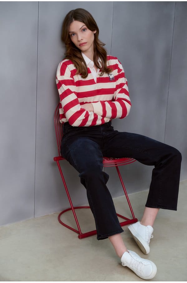 the boxy match rugby top in tango red cream