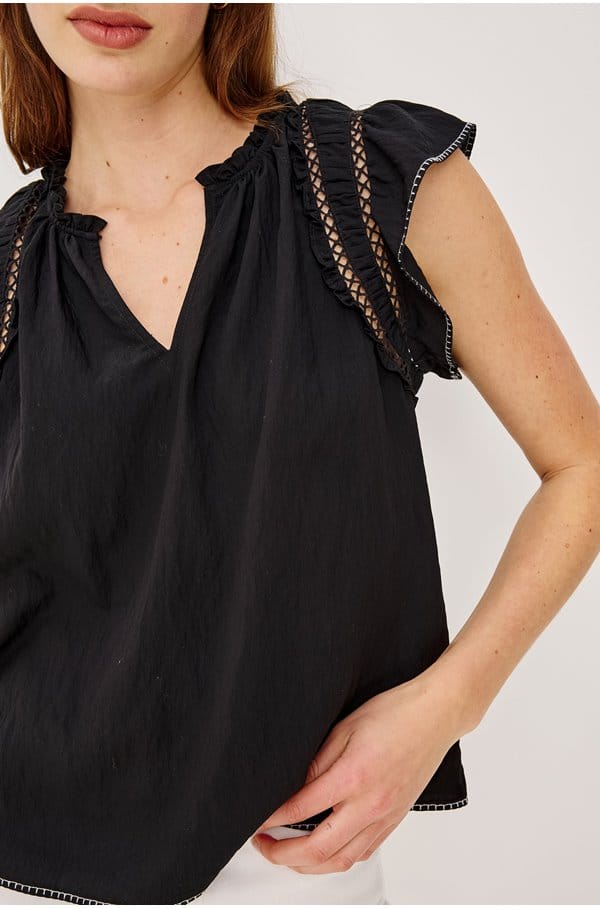 allea top in black