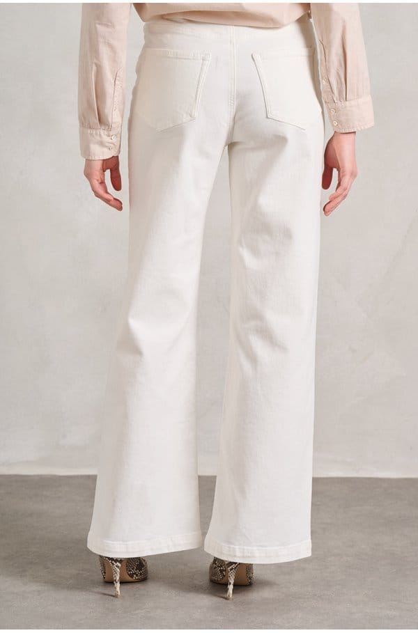 anessa 31 with rounded inset pockets in tonal ecru