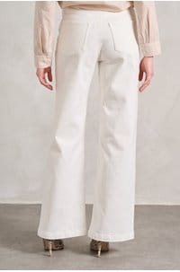 anessa 31 with rounded inset pockets in tonal ecru