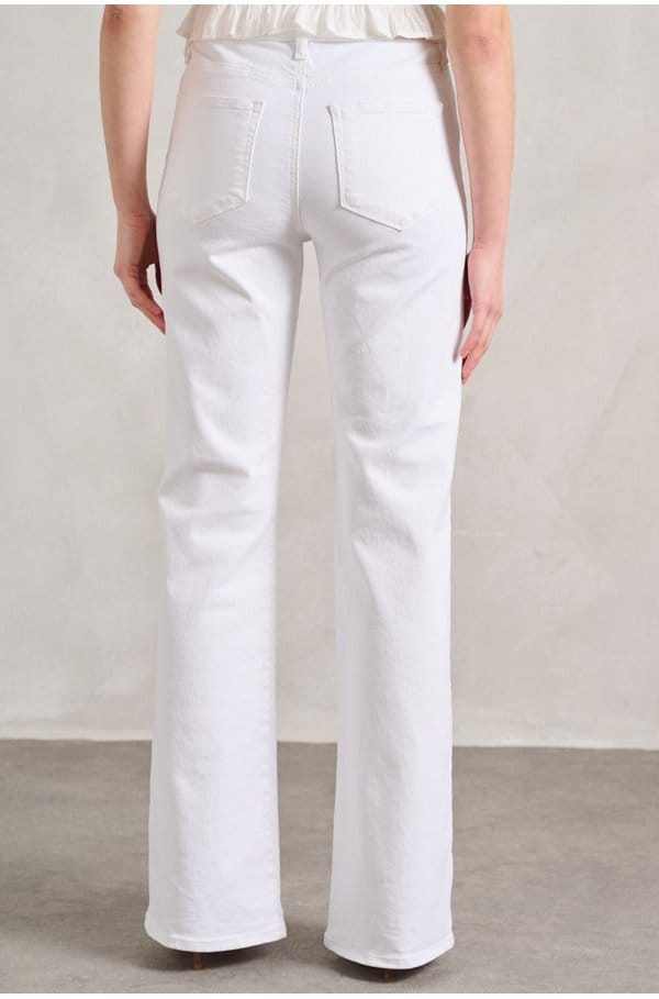 sofia 33 flared jean in crisp white