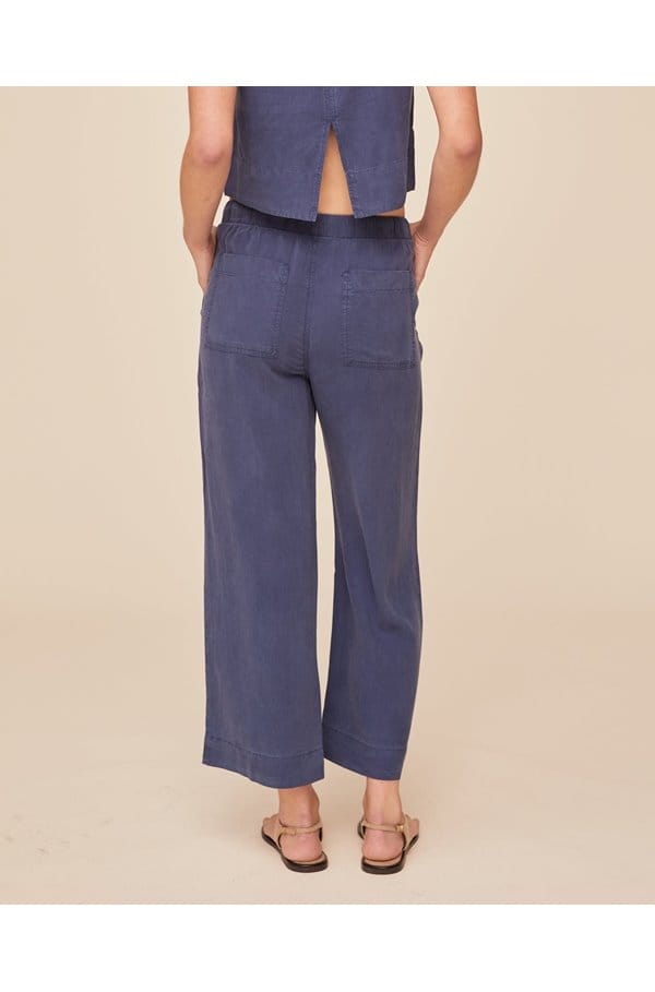 easy pocket wide leg crop in midnight surf